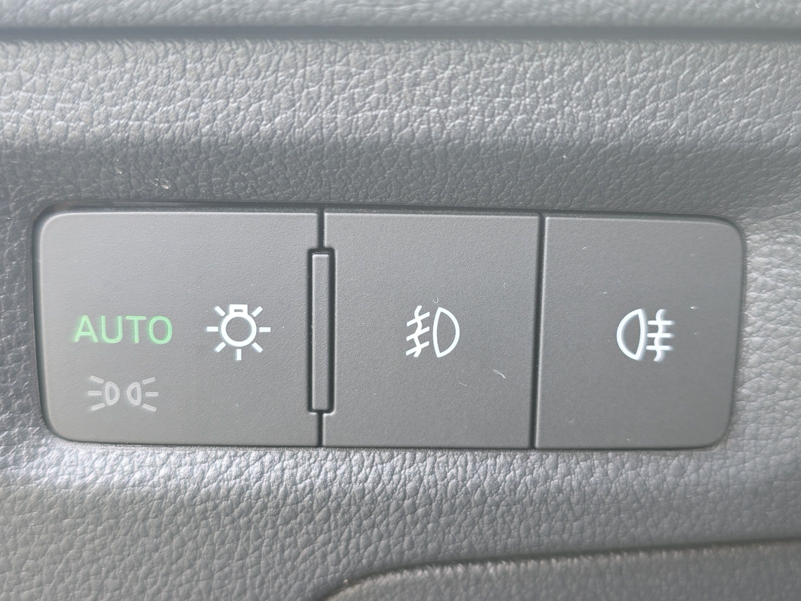 Fahrzeugabbildung SKODA Octavia Combi Ambition Matrix Navi AHK GRA SHZ