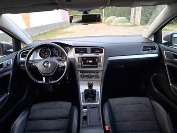 Volkswagen Golf - 8