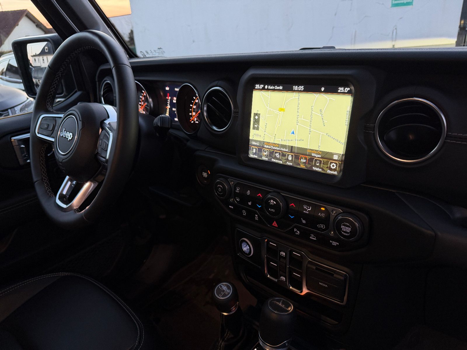 Fahrzeugabbildung Jeep Gladiator Overland 4WD/VOLL/NEUWAGENZUSTAND/