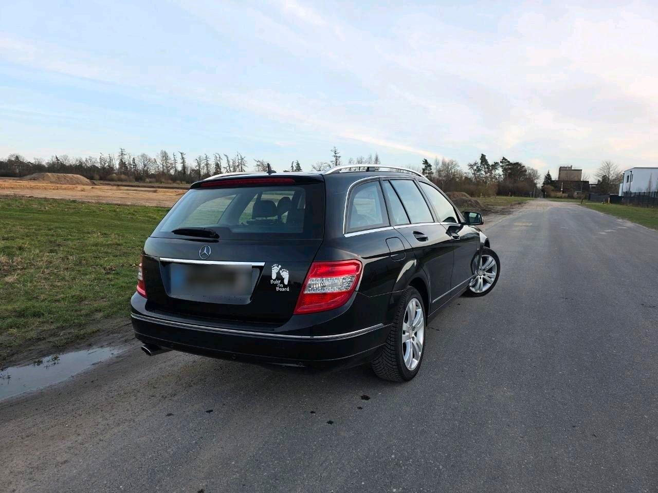 Mercedes-Benz 220 2009 — photo 11
