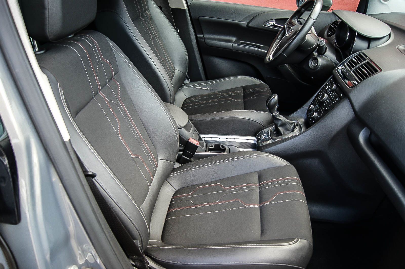 Fahrzeugabbildung Opel Meriva B 1.4Turbo 150 Jahre Opel 1HAND ANHZV PDC