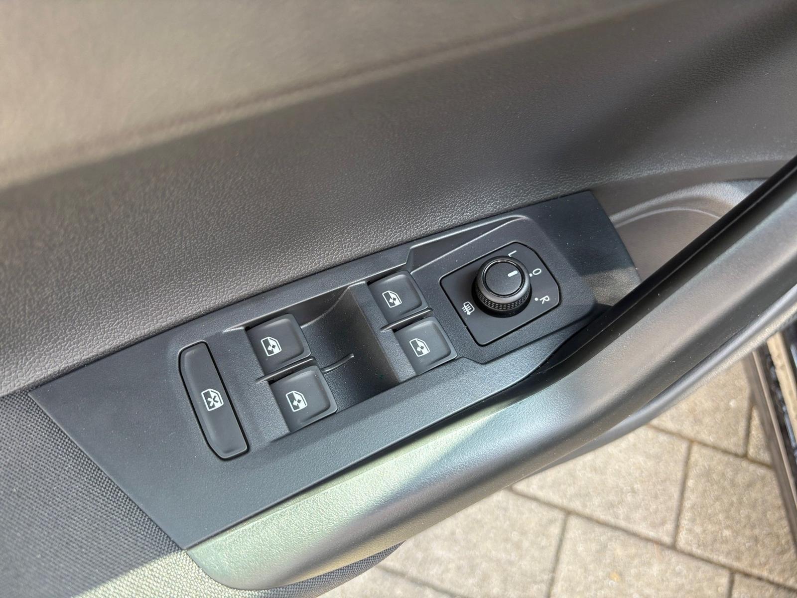 Volkswagen Polo VI 1.0 TSI Sitzheizung PDC Klima AppleCarpl, миниатюра 17