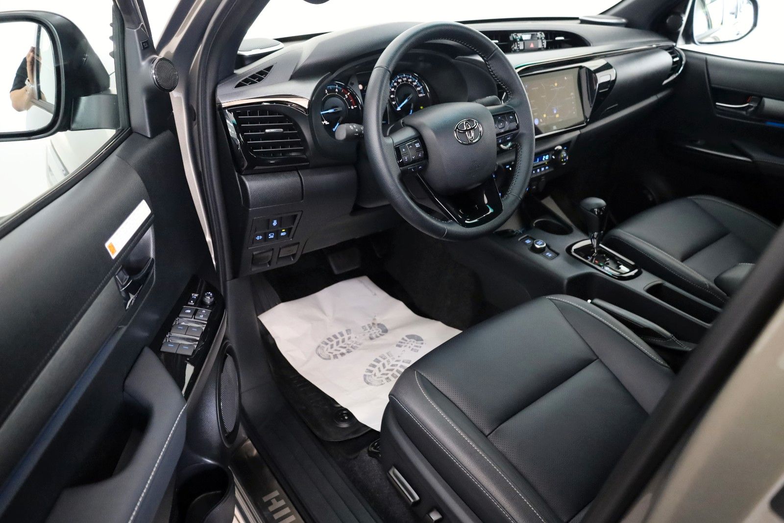 Fahrzeugabbildung Toyota Hilux Sport Invincible ,Navi,Kamera,Rollo