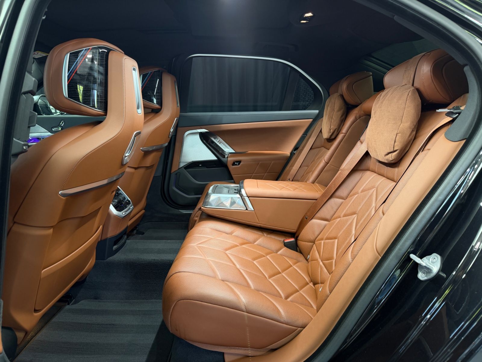 Fahrzeugabbildung BMW 750e xDrive M Sport Pro|TV|B&W|MASSAGE|SKY-LOUNG