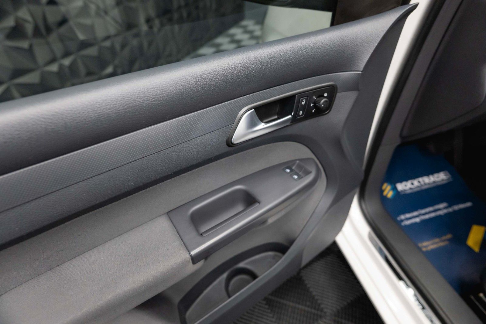 Fahrzeugabbildung Volkswagen Caddy 1.6 TDI DSG Edition 30 Sport | Alcantara