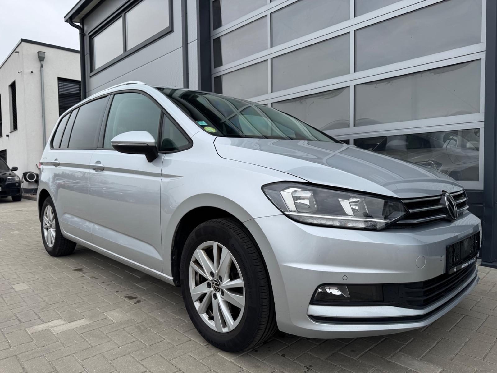 Volkswagen Touran Comfortline 2.0TDI DSG 7 Sitzer NAVI RFK