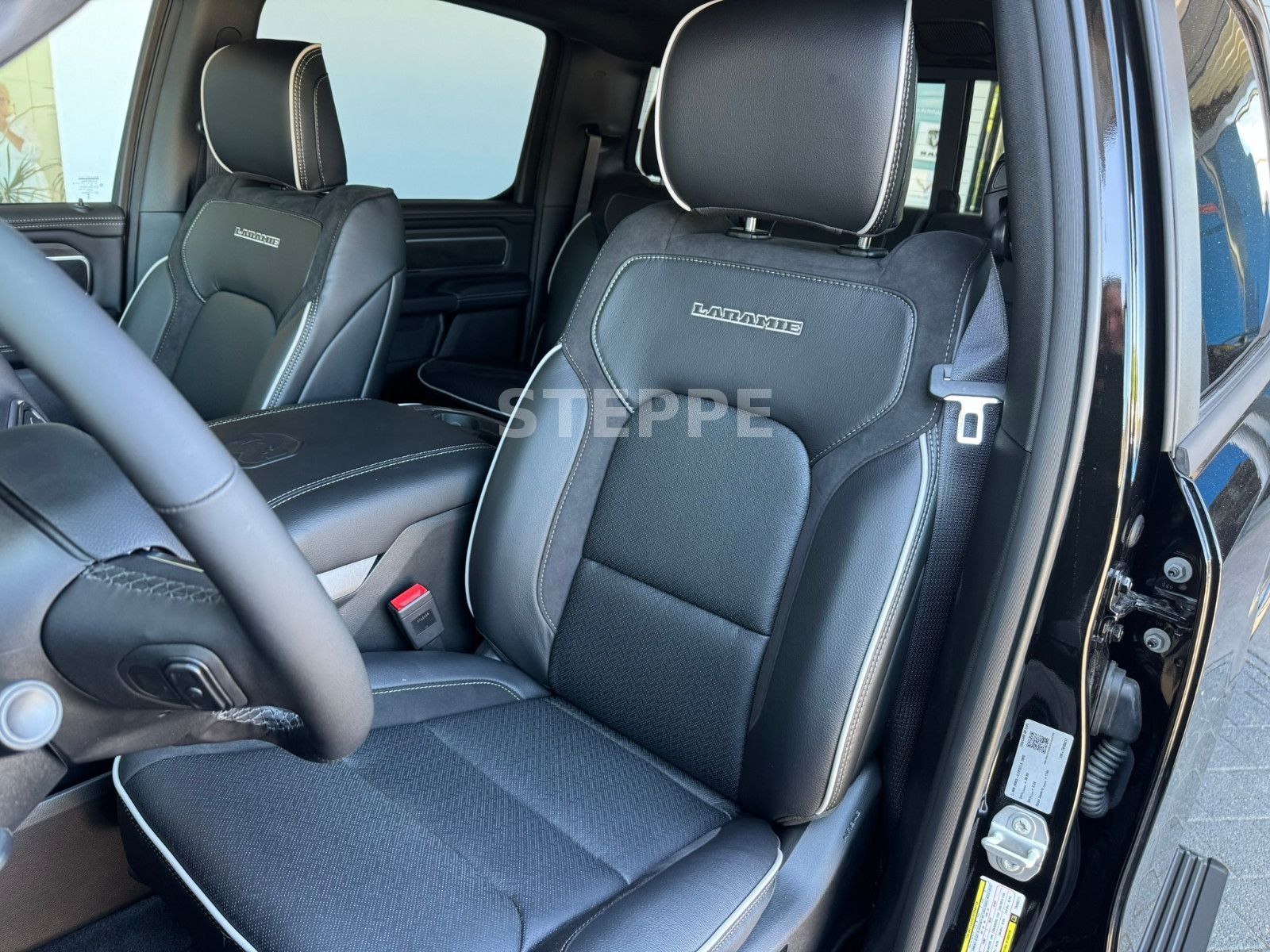 Dodge 2026 RAM 1500 5,7LV8 Night Safety Tech. AHK 22"
