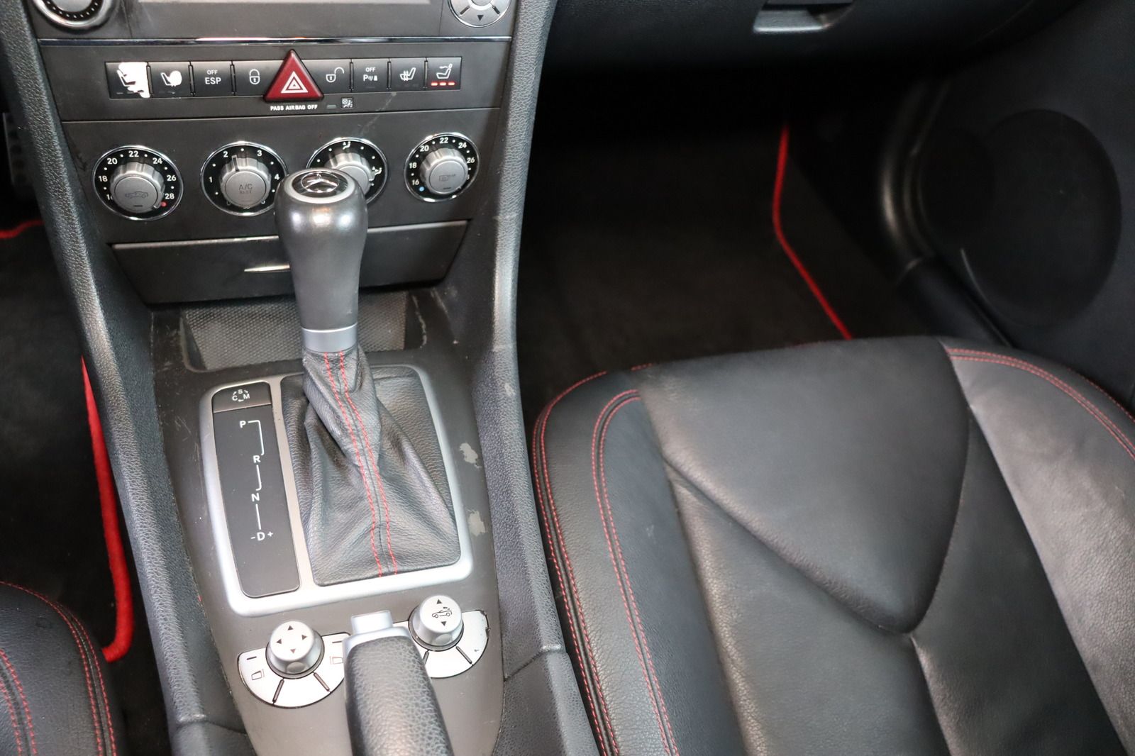 Fahrzeugabbildung Mercedes-Benz SLK 200 KOMPRESSOR * Airscarf * SHZ * Bi-Xenon