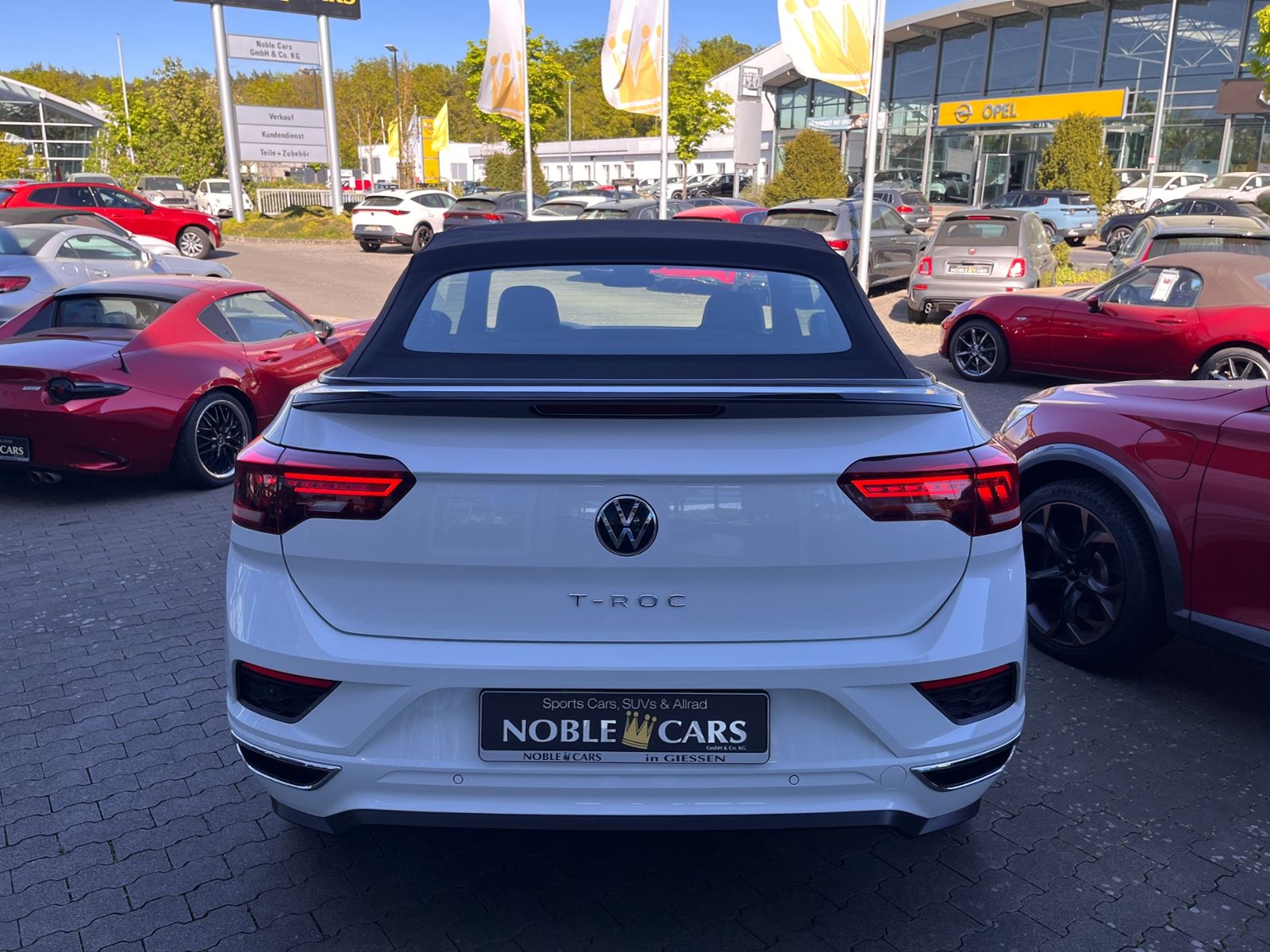 Fahrzeugabbildung Volkswagen T-Roc Cabriolet  R-Line Black ACC LED NAV RFK