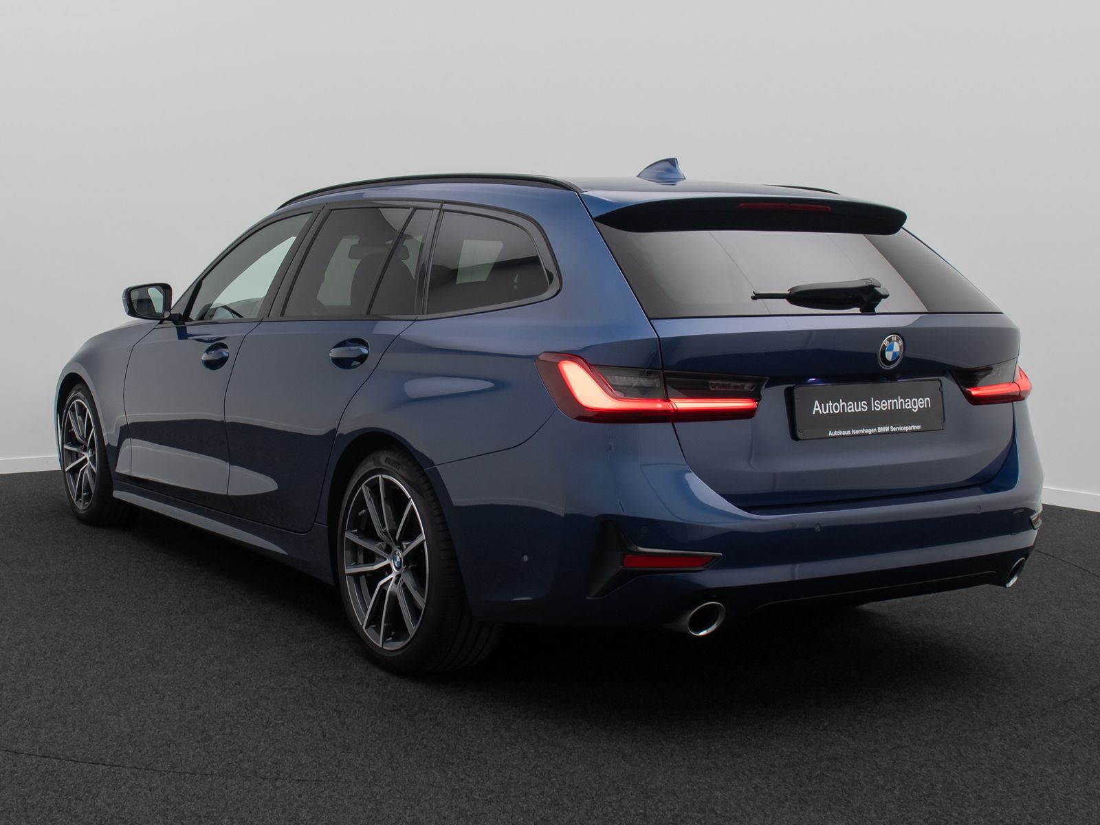 Fahrzeugabbildung BMW 320d SportLine Alarm DAB HiFi Komfort Kamera 18"