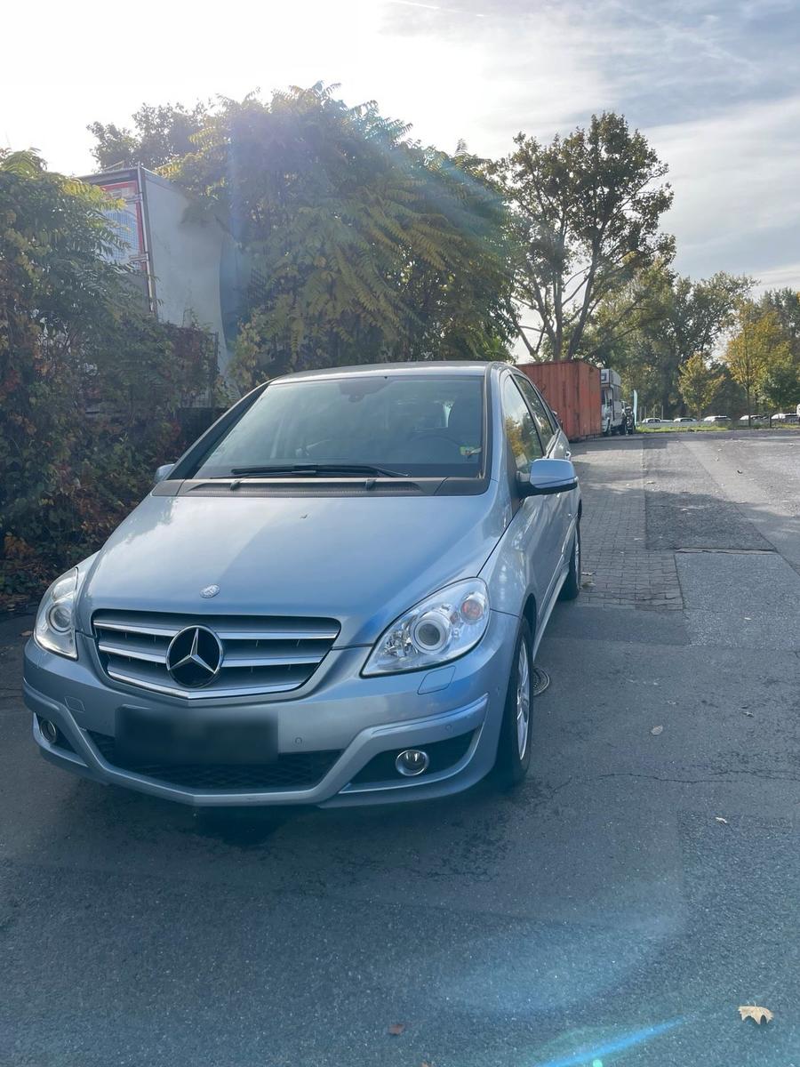 Mercedes-Benz B 200