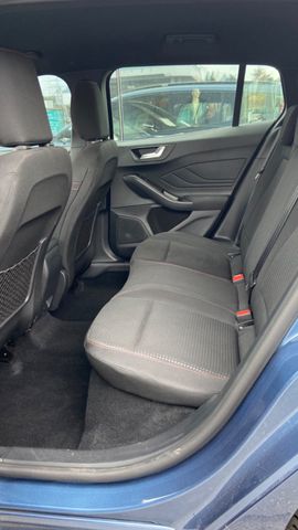 Fahrzeugabbildung Ford Focus Turnier 1.0EB 155PS ST-Line NAVI , LED