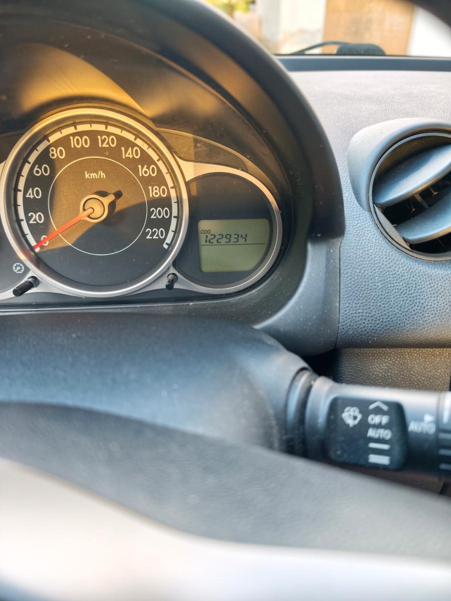 Mazda 2 1.5 MZR Sports-Line weiß / 1. Hand / TÜV neu 