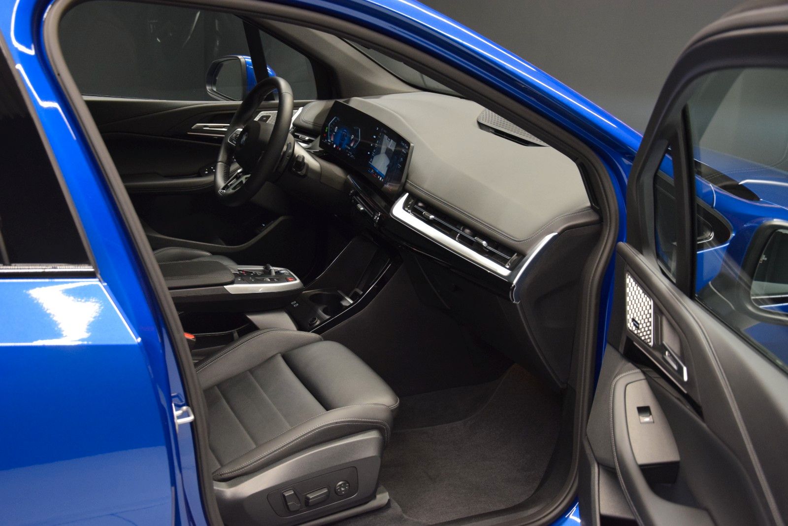 Fahrzeugabbildung BMW 218 i  Active Tourer M Sport Pano ACC Leder H&k