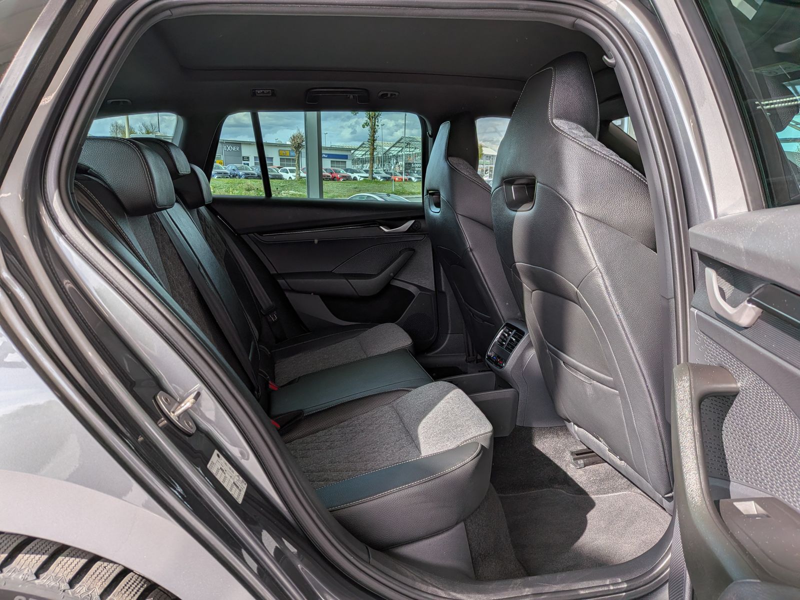 Fahrzeugabbildung SKODA Octavia 2.0 TDI Sportline Matrix Canton Pano ACC