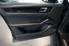 PORSCHE Cayenne S | InnoDrive | Pano | Matrix | AHK PORSCHE Cayenne S | InnoDrive | Pano | Matrix | AHK