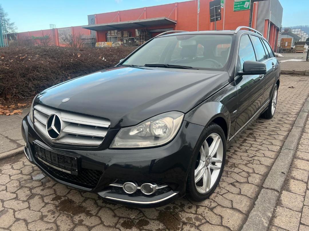 Mercedes-Benz C220 2011 — rear view
