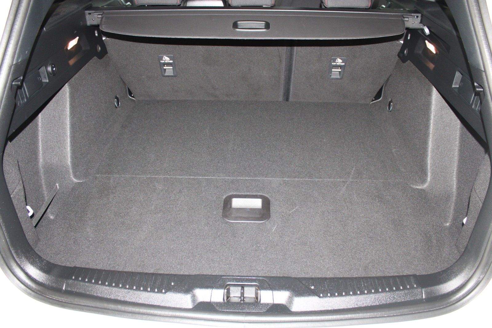 Fahrzeugabbildung Ford Focus ST-Line Turnier LED Park + Winter Paket