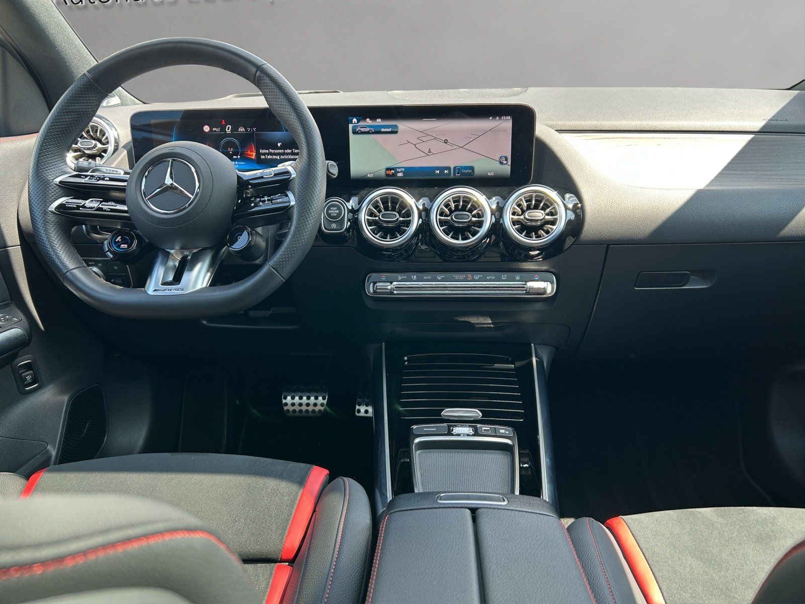 Fahrzeugabbildung Mercedes-Benz GLA35 AMG Prem+ DISTR Perf.Sitz AHK Standhz Burm