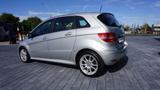 Mercedes-Benz B 180 B 180 AUTOMATIK+NAVIGATION+SHZ+TEMPOMAT+ - Mercedes-Benz B-Klasse Gebrauchtwagen in Frankfurt