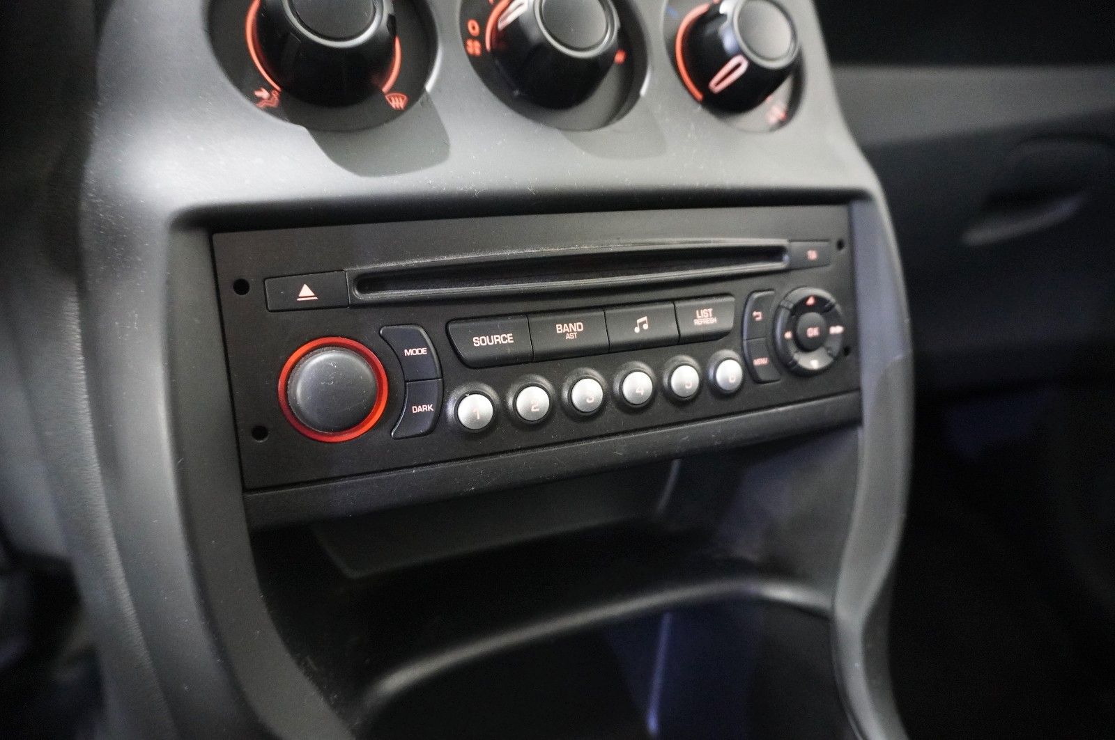 Fahrzeugabbildung Citroën C3 PureTech 1.2 SELECTION KLIMA/PDC/TEMP./USB