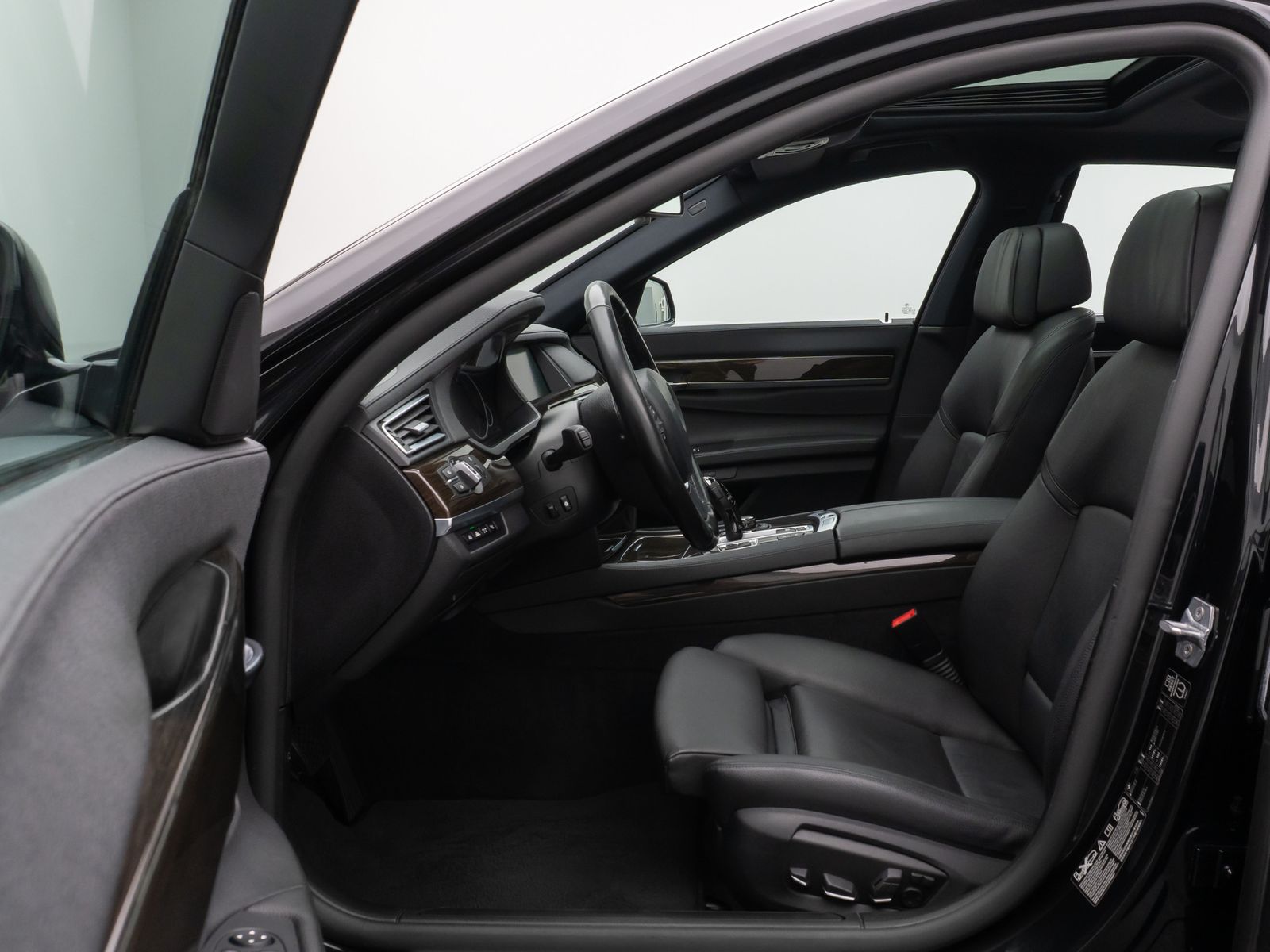Fahrzeugabbildung BMW 740d xD Glasdach Kamera HUD HiFi Lenkrhzg SoftCl