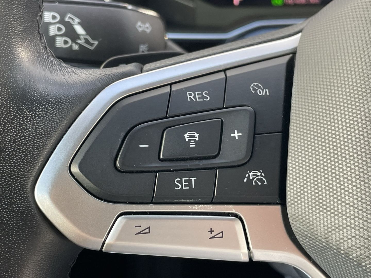 Polo 1.0 TSI DSG R-Line Pano/Kamera/ACC/App-Con.