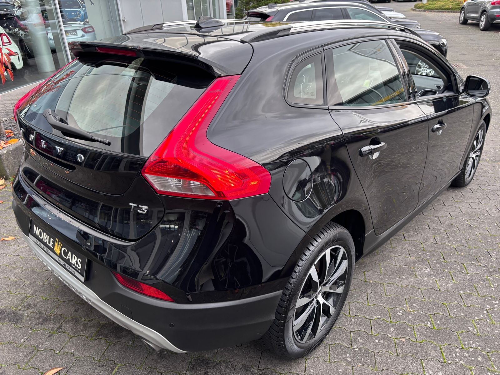Fahrzeugabbildung Volvo V40 Cross Country Momentum LED NAVI ALU
