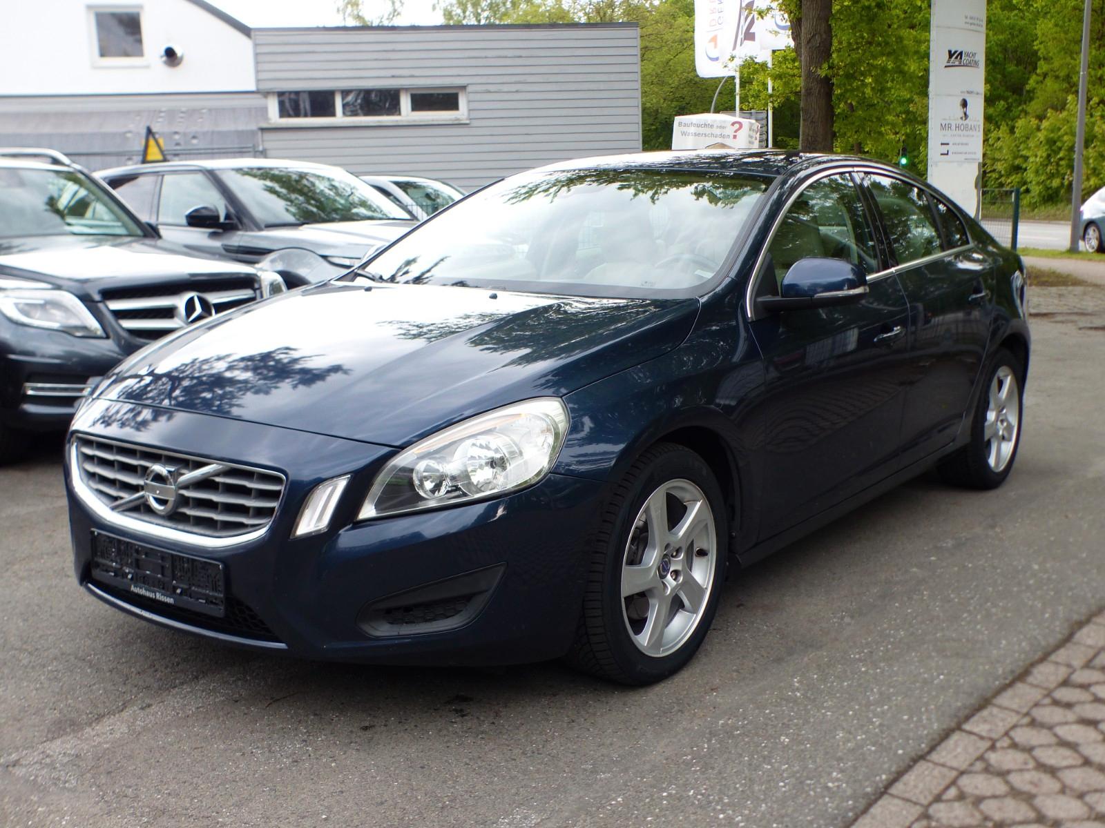 Volvo S60 Lim. D3 Momentum Aut. Nav Parkhilfe Alu BT