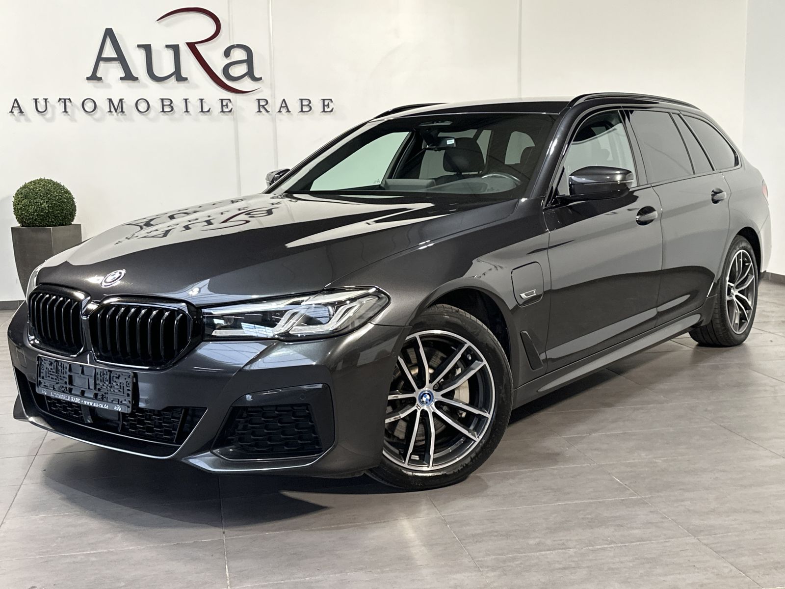 Fahrzeugabbildung BMW 530e Touring M-Sport NAV+LED+ACC+AHK+HEAD-UP+KAM