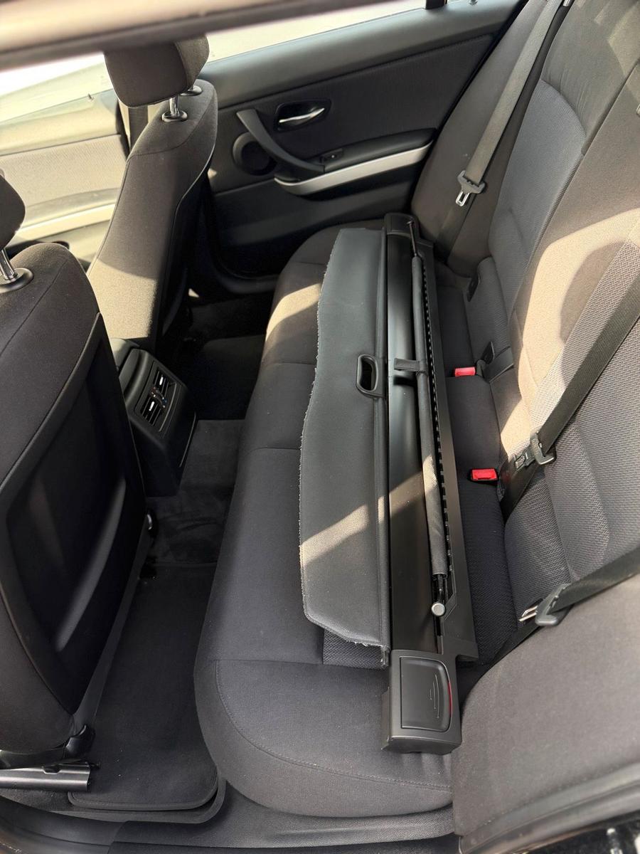 BMW 320 2011 — photo 14