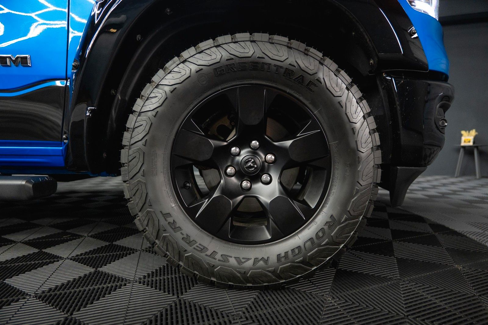 Fahrzeugabbildung Dodge RAM 5.7 V8 HEMI 4x4 OFFROAD Night-Paket *LED*