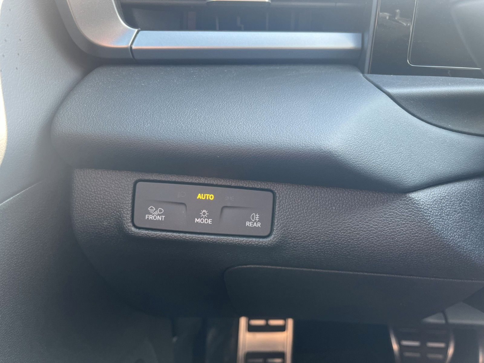 Fahrzeugabbildung Volkswagen T-Roc 1.5 eTSI 110 kW R-Line
