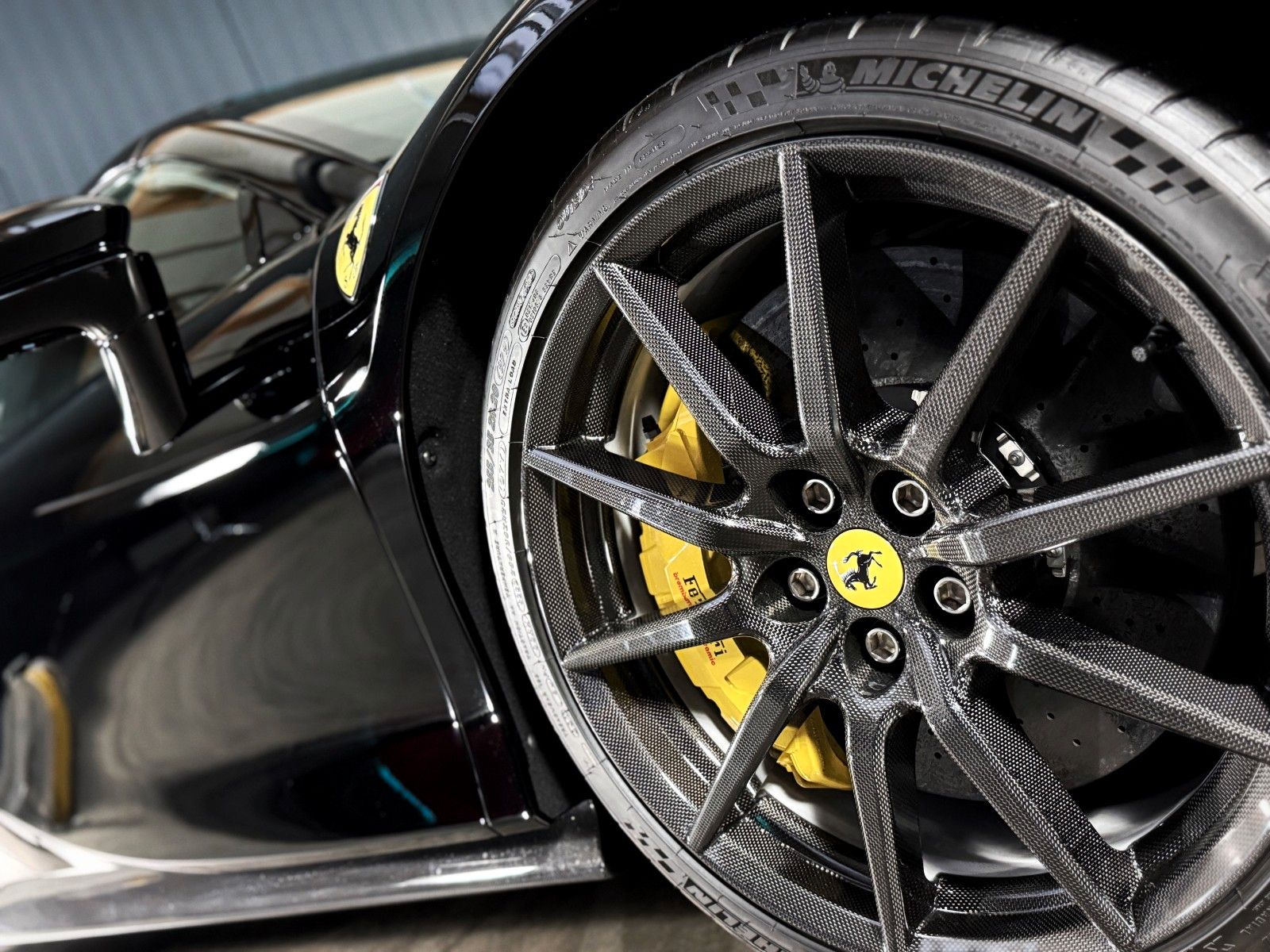Fahrzeugabbildung Ferrari SF90 Spider + Vollcarbon + Lift + NeroDS1250