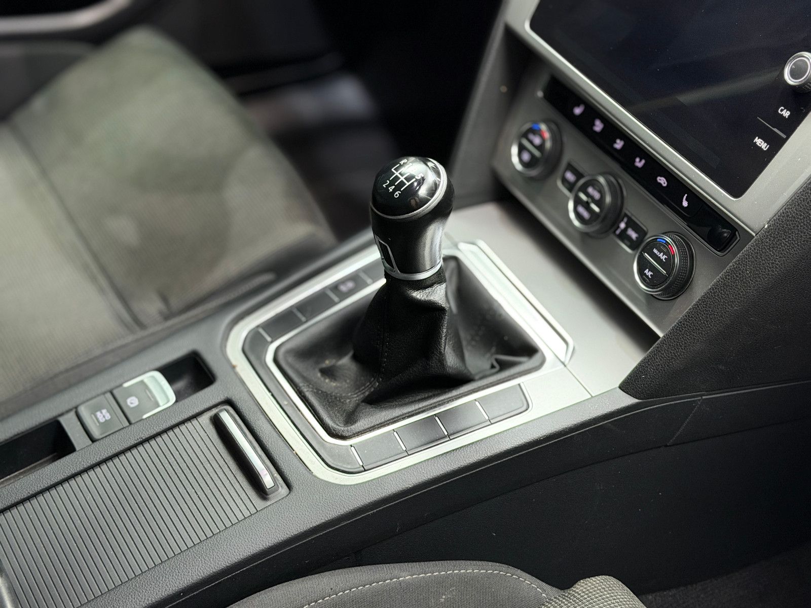 Fahrzeugabbildung Volkswagen Passat Variant Comfortline|NAVI|PDC|2-HD