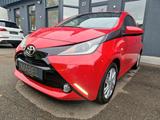 Toyota Aygo x-play touch +AUTOMATIK+KLIMA+5TÜRER+ - Toyota Aygo (X) mit Benzin-Antrieb: Rot, Kleinwagen