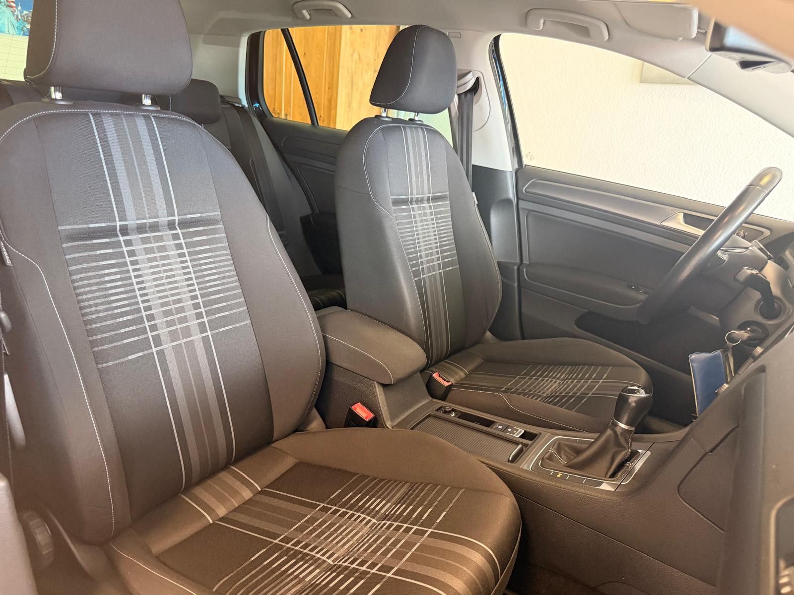 Fahrzeugabbildung Volkswagen Golf VII Lim. Lounge BMT / KLIMA / NAVI /