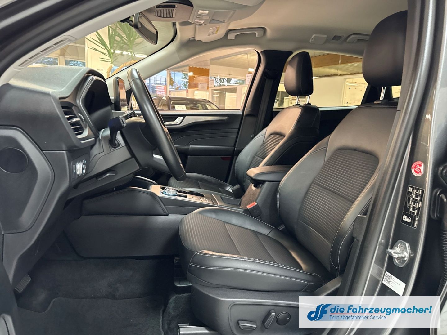 Fahrzeugabbildung Ford Kuga Titanium X HUD Navi Digitales Cockpit Sound