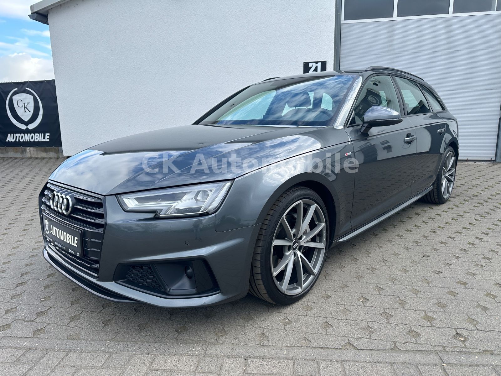 Fahrzeugabbildung Audi A4 Avant 40 TDI Quattro S-Line/Navi/LED/ACC