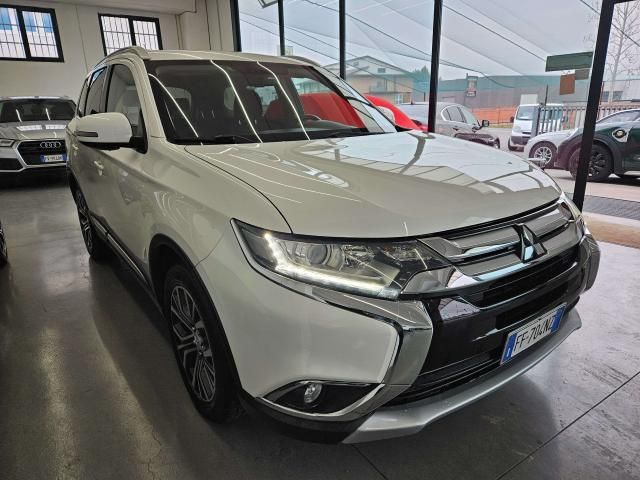 Mitsubishi Outlander 2.2 Instyle 7 posti