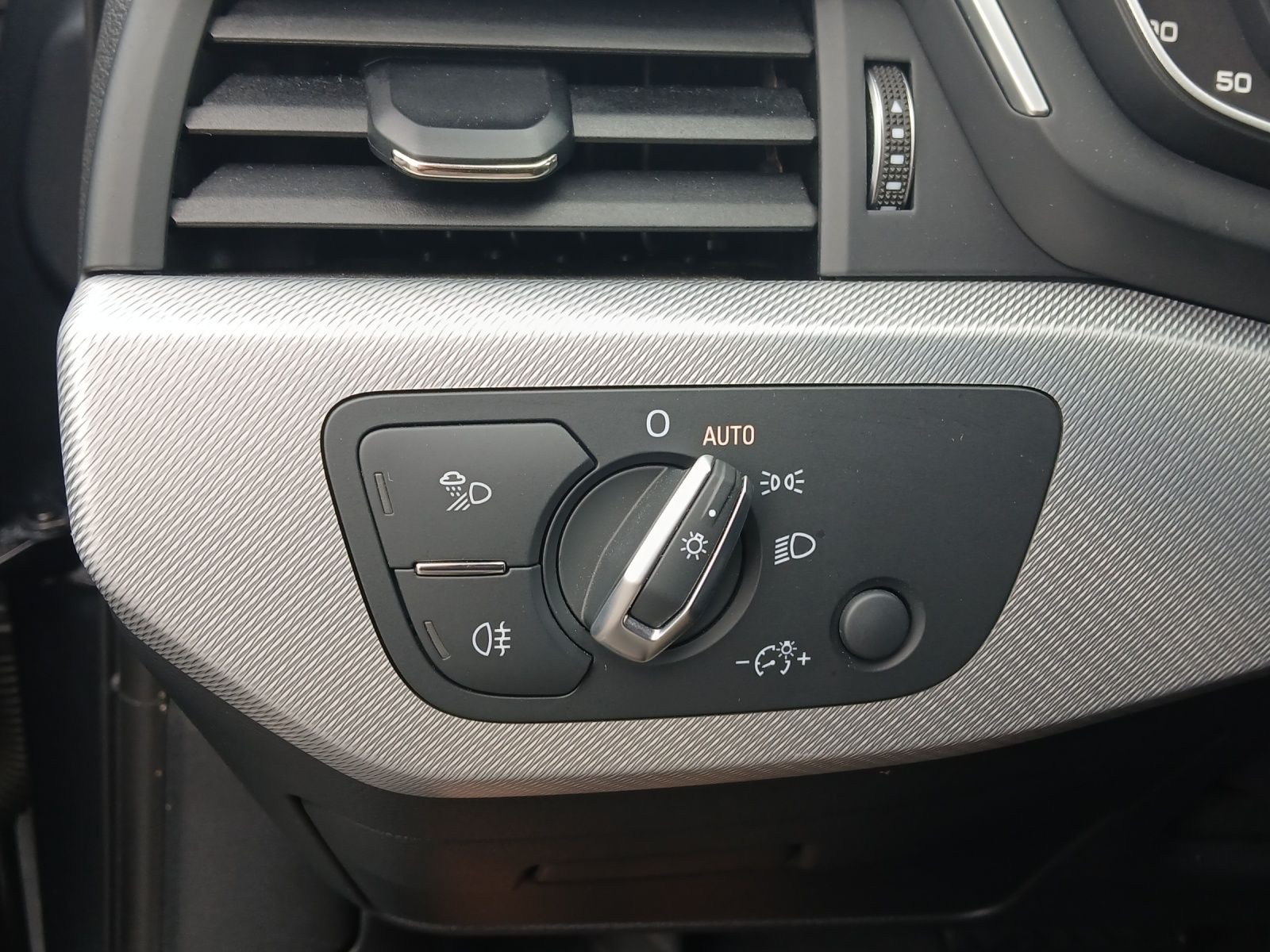 Fahrzeugabbildung Audi A4 Avant 45 TDI sport quattro S-Line Matrix Navi