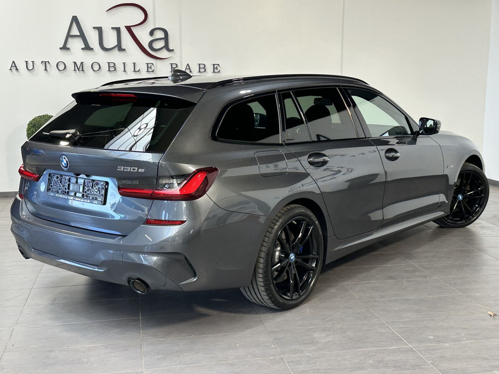 Fahrzeugabbildung BMW 330e Touring M-Sport NAV+LASER+AHK+ACC+360°+HUD