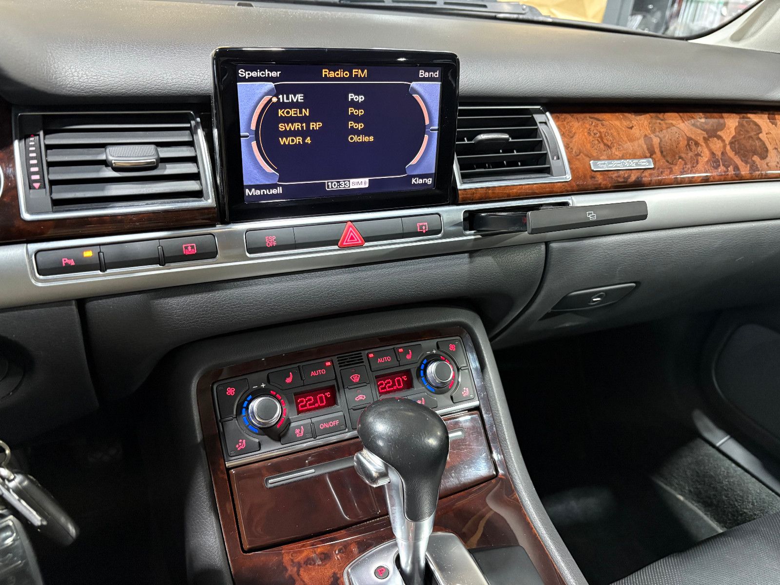 Fahrzeugabbildung Audi A8 3.2 FSI quattro/XENON/NAVI/PDC/LEDER/AUTOMATI