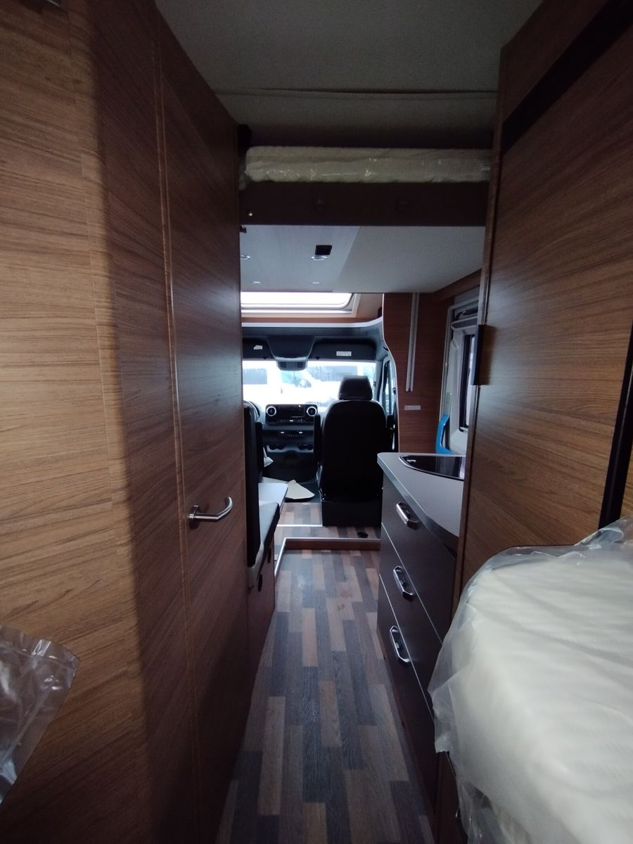 Fahrzeugabbildung Weinsberg CaraCompact Suite MB EDITION PEPPER 640 MEG 24er