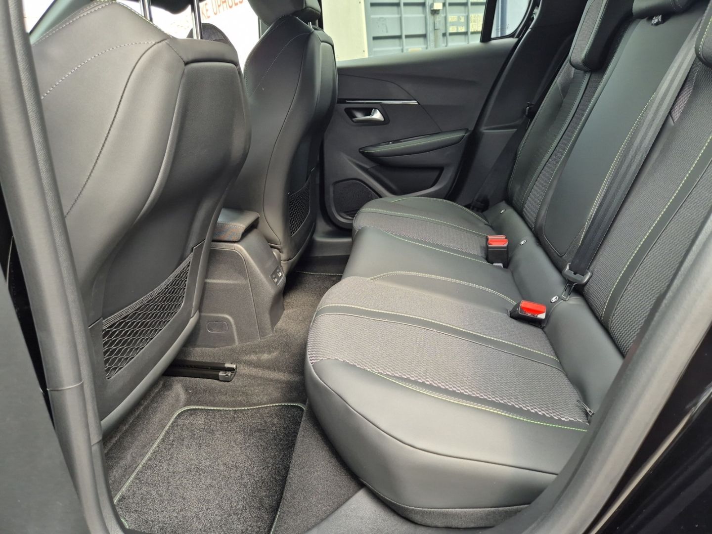 Fahrzeugabbildung Peugeot 208 e- Neuer GT Elektromotor 136 Navi 360 Kamera