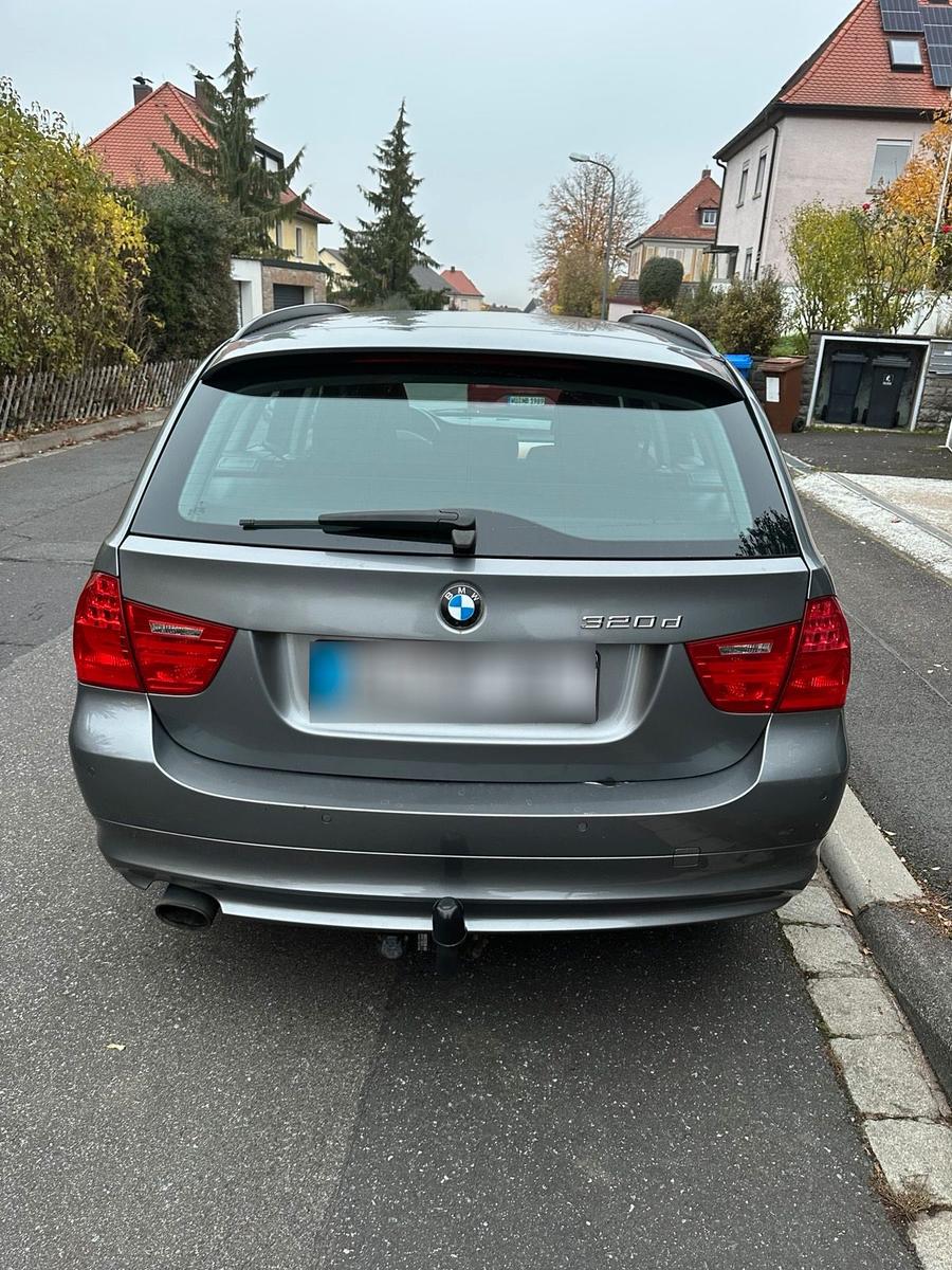 BMW 320 2011 — engine 184 HP (135kW)