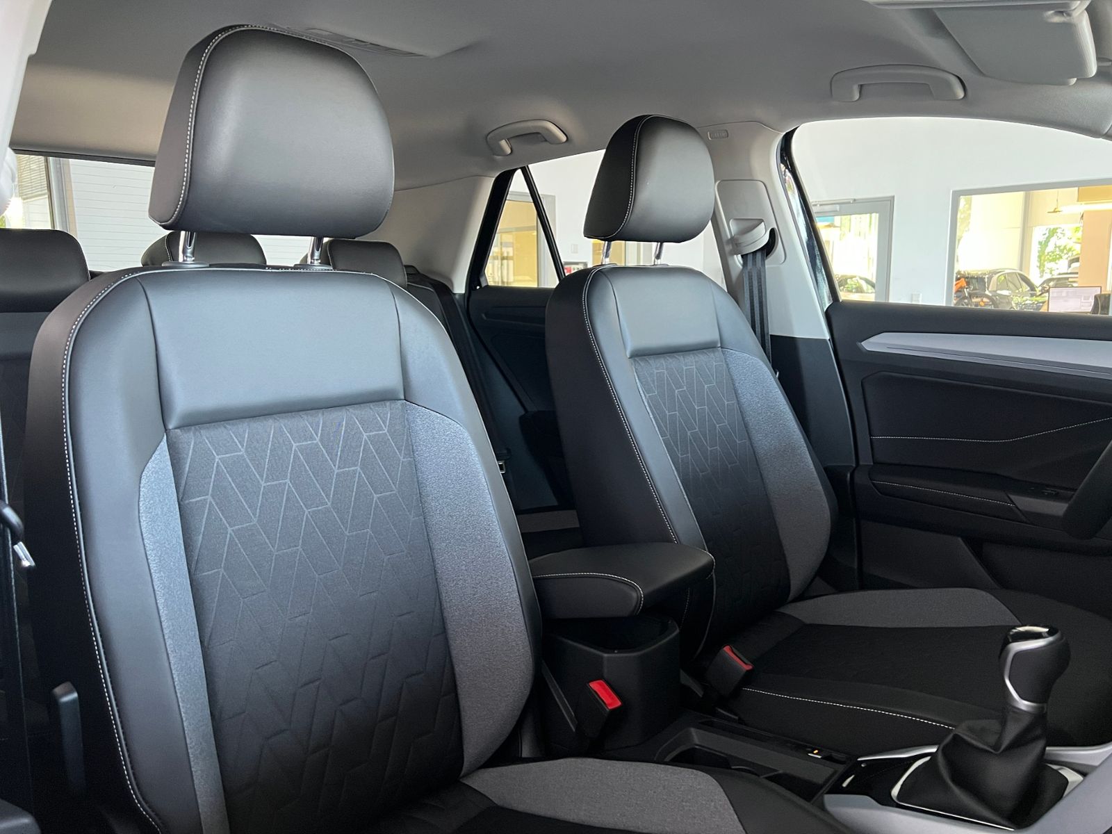 Fahrzeugabbildung Volkswagen T-Roc GOAL 1.0 TSI *Ganzjahresreifen, Rückfahrka