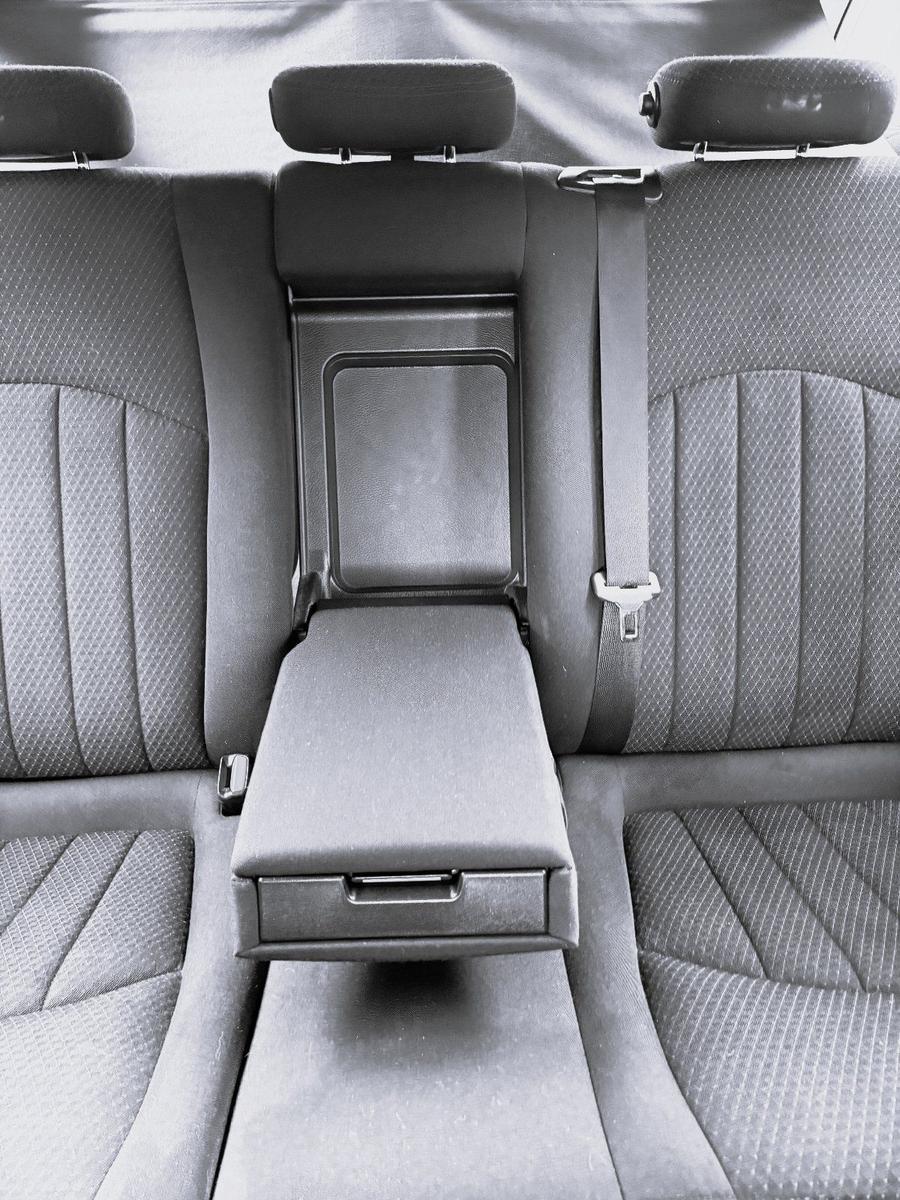 Mercedes-Benz E220 2006 — photo 12