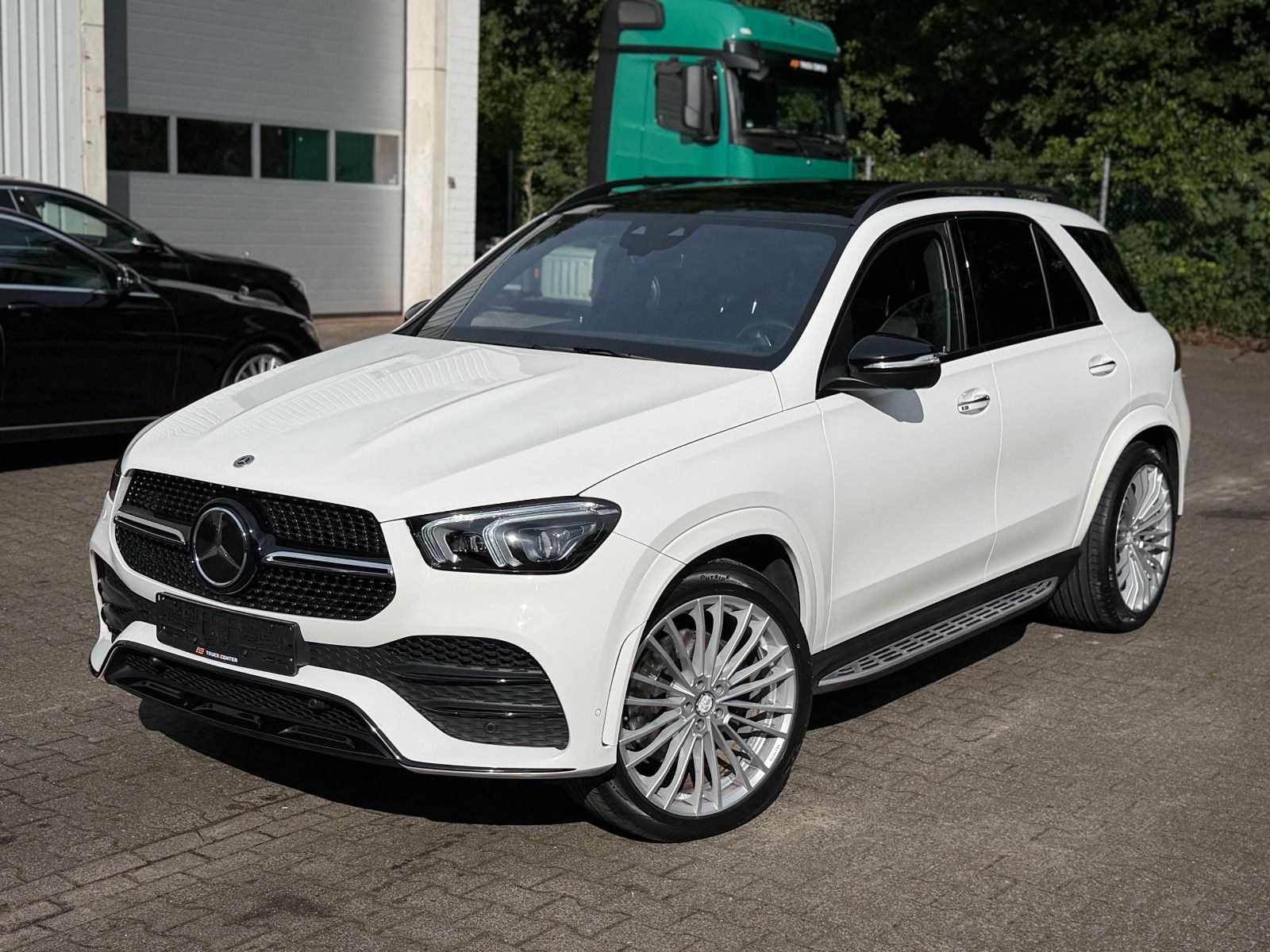 MERCEDES-BENZ GLE 400 d 4Matic AMG NIGHT PANO AHK HUD 360° DIS