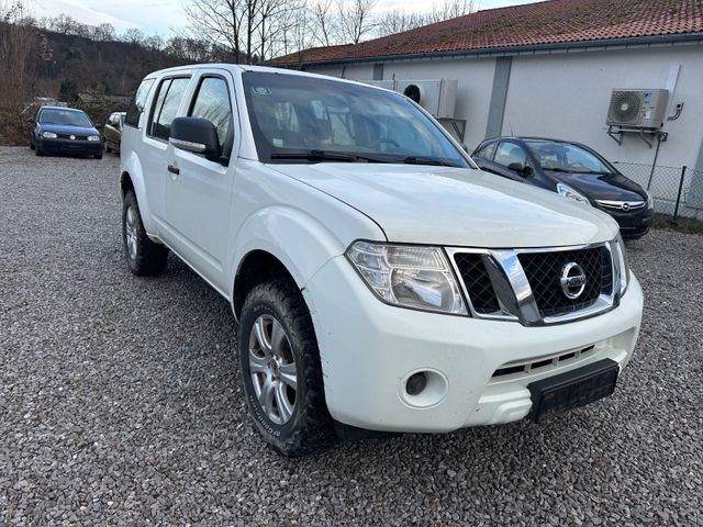 Nissan Pathfinder 2.5 dCi XE